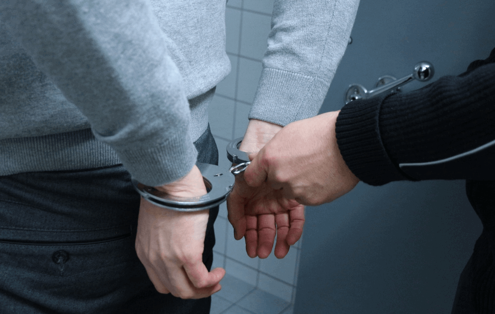 UHAPŠEN PEDOFIL: Preko društvenih mreža VRBOVAO veliki broj  DEVOJČICA!



